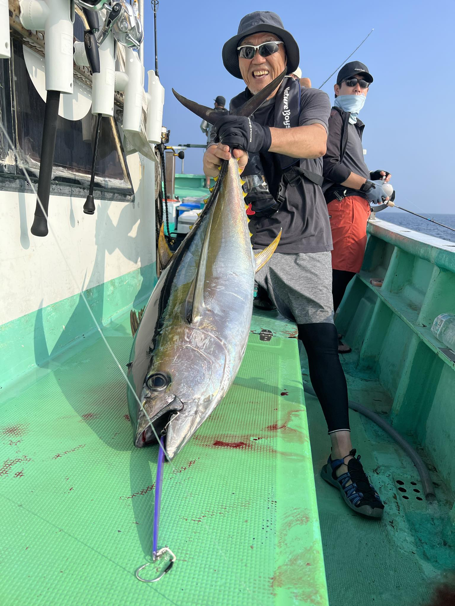 【原田さんよりライブ釣果速報！】伊豆南沖で20kgオーバーのキハダをキャッチ！！