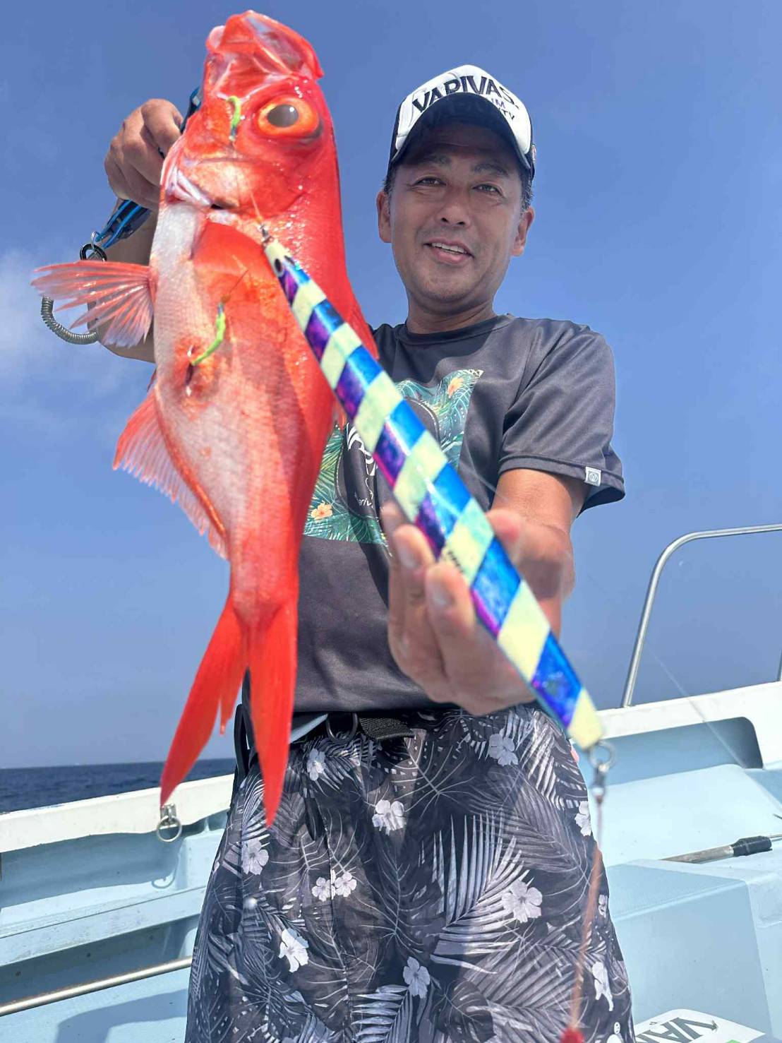 横島さんより新島沖キンメジギング 船上釣果写真が届きました！