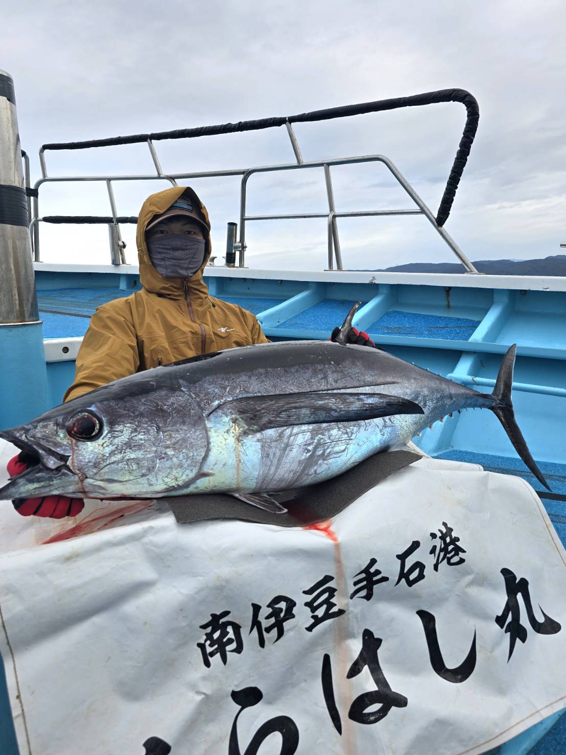 伊豆西沖で30.7kgのビンチョウマグロ！