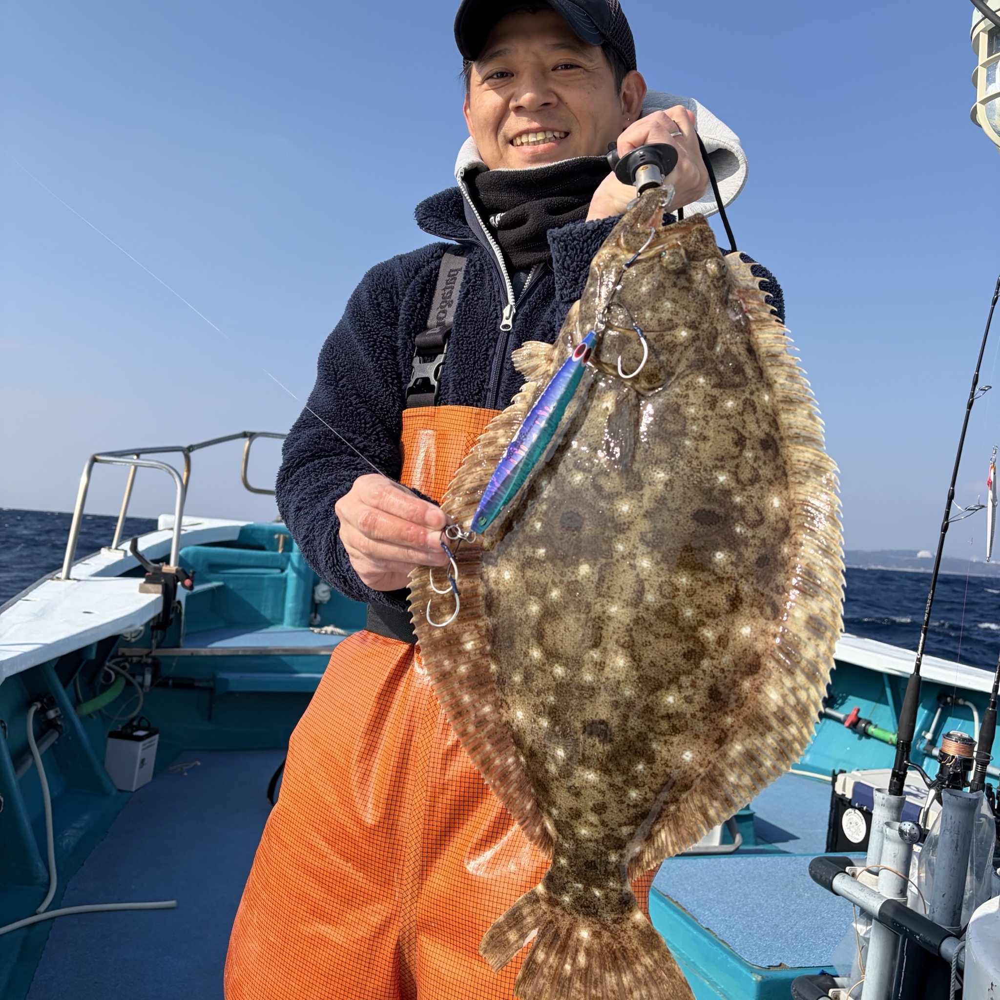 白浜沖ジギング、TOUGH200gで良型ヒラメをゲット！